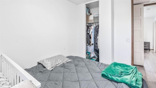 379 Maitland Crescent Ne, Calgary, AB - Indoor Photo Showing Bedroom