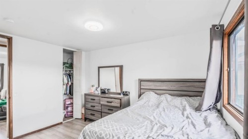379 Maitland Crescent Ne, Calgary, AB - Indoor Photo Showing Bedroom