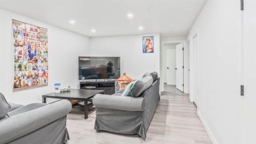 379 Maitland Crescent Ne, Calgary, AB - Indoor