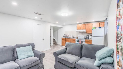 379 Maitland Crescent Ne, Calgary, AB - Indoor Photo Showing Living Room