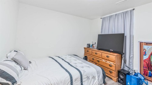 379 Maitland Crescent Ne, Calgary, AB - Indoor Photo Showing Bedroom