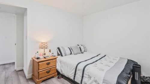 379 Maitland Crescent Ne, Calgary, AB - Indoor Photo Showing Bedroom