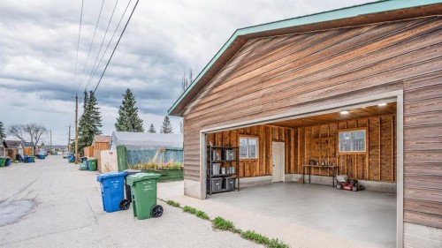 379 Maitland Crescent Ne, Calgary, AB - Outdoor With Exterior