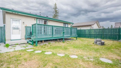 379 Maitland Crescent Ne, Calgary, AB - Outdoor