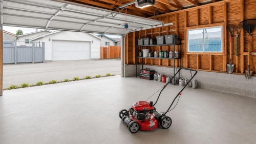 379 Maitland Crescent Ne, Calgary, AB - Indoor Photo Showing Garage