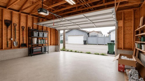 379 Maitland Crescent Ne, Calgary, AB - Indoor