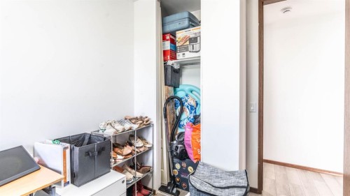 379 Maitland Crescent Ne, Calgary, AB - Indoor