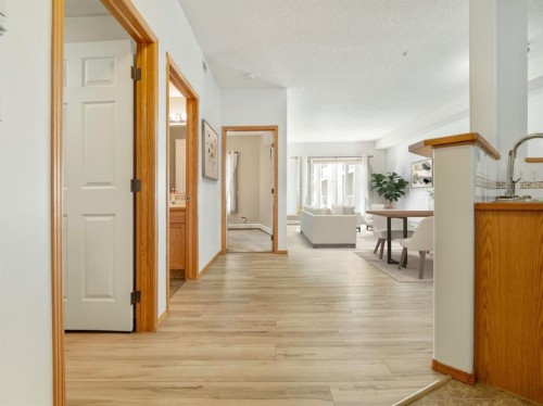 231-2020 32 Street South, Lethbridge, AB - Indoor Photo Showing Other Room