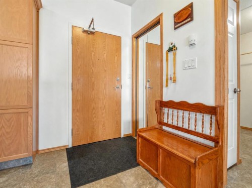 231-2020 32 Street South, Lethbridge, AB - Indoor Photo Showing Other Room