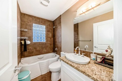 36 Varsity Estates Court Nw, Calgary, AB - Indoor Photo Showing Bathroom