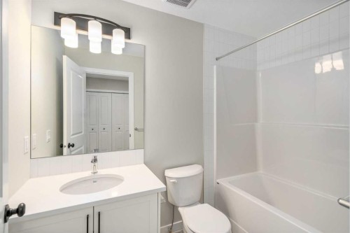 1449 Rangeview Drive Se, Calgary, AB - Indoor Photo Showing Bathroom