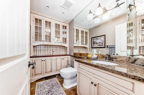 10909 Eamon Road Nw, Calgary, AB - Indoor Photo Showing Bathroom
