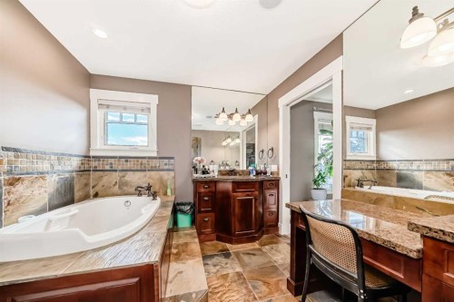 10909 Eamon Road Nw, Calgary, AB - Indoor Photo Showing Bathroom