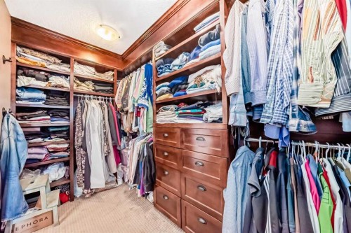 10909 Eamon Road Nw, Calgary, AB - Indoor With Storage