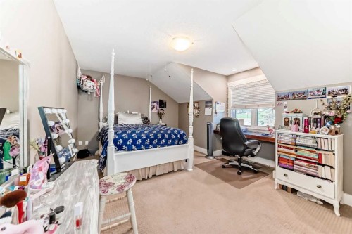 10909 Eamon Road Nw, Calgary, AB - Indoor Photo Showing Bedroom