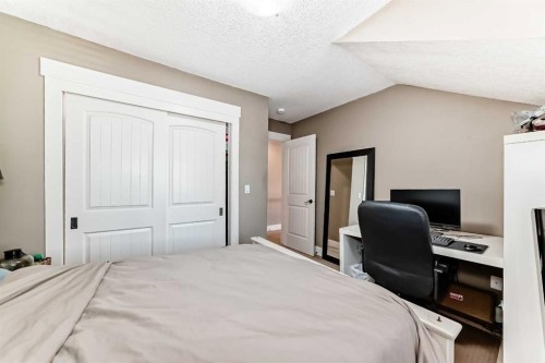 10909 Eamon Road Nw, Calgary, AB - Indoor Photo Showing Other Room