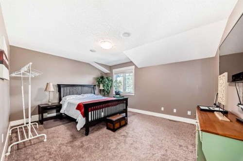 10909 Eamon Road Nw, Calgary, AB - Indoor Photo Showing Bedroom