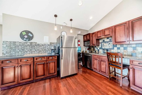 10909 Eamon Road Nw, Calgary, AB - Indoor Photo Showing Kitchen