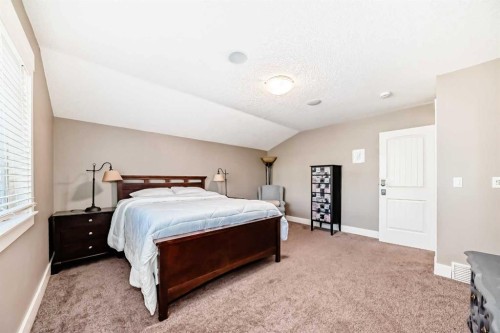 10909 Eamon Road Nw, Calgary, AB - Indoor Photo Showing Bedroom