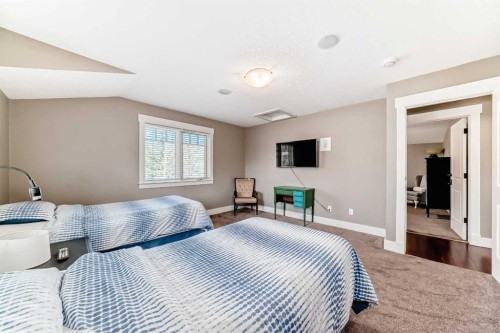 10909 Eamon Road Nw, Calgary, AB - Indoor Photo Showing Bedroom