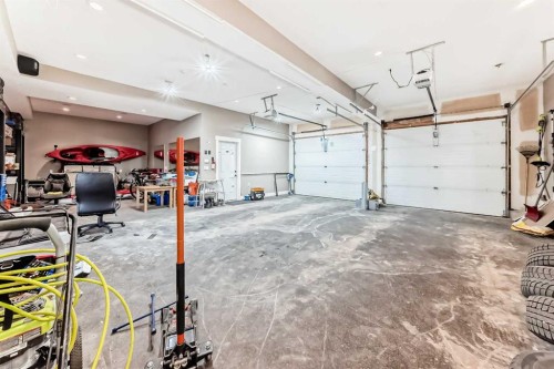 10909 Eamon Road Nw, Calgary, AB - Indoor Photo Showing Garage