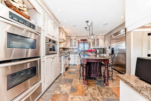 10909 Eamon Road Nw, Calgary, AB - Indoor Photo Showing Kitchen With Upgraded Kitchen
