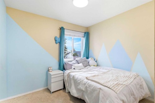 45 Patterson Hill Sw, Calgary, AB - Indoor Photo Showing Bedroom