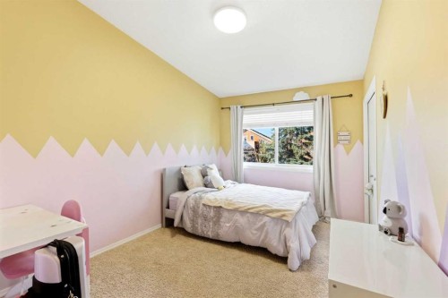45 Patterson Hill Sw, Calgary, AB - Indoor Photo Showing Bedroom