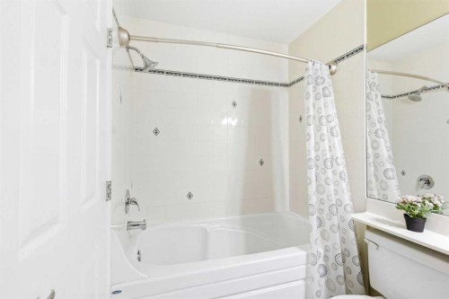 45 Patterson Hill Sw, Calgary, AB - Indoor Photo Showing Bathroom