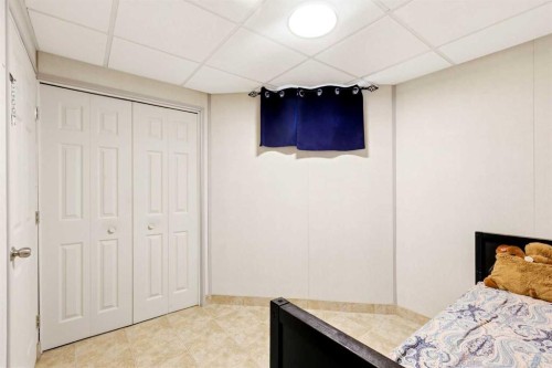 45 Patterson Hill Sw, Calgary, AB - Indoor Photo Showing Bedroom