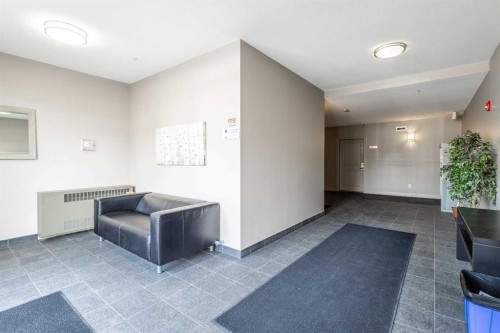 403-117 Copperpond Common Se, Calgary, AB - Indoor Photo Showing Other Room