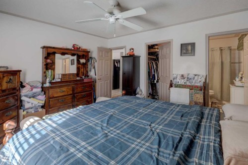 301 9 Street, Beiseker, AB - Indoor Photo Showing Bedroom