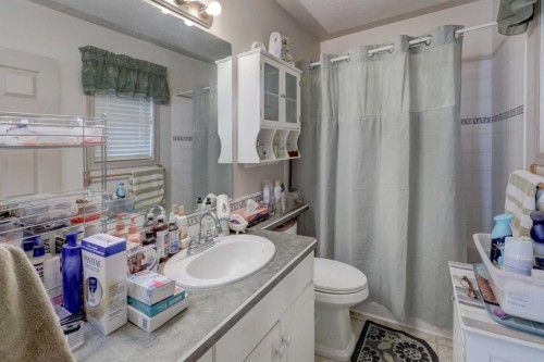 301 9 Street, Beiseker, AB - Indoor Photo Showing Bathroom