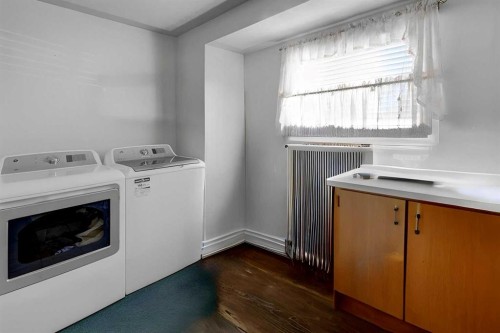 301 9 Street, Beiseker, AB - Indoor Photo Showing Laundry Room