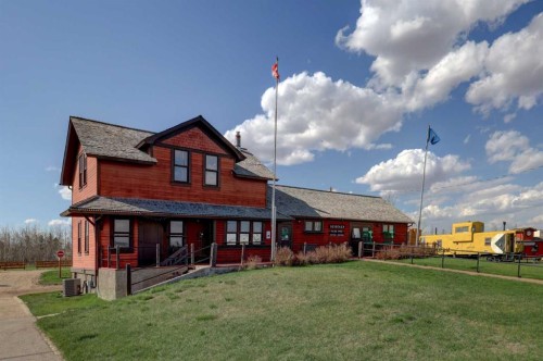 301 9 Street, Beiseker, AB - Outdoor With Deck Patio Veranda