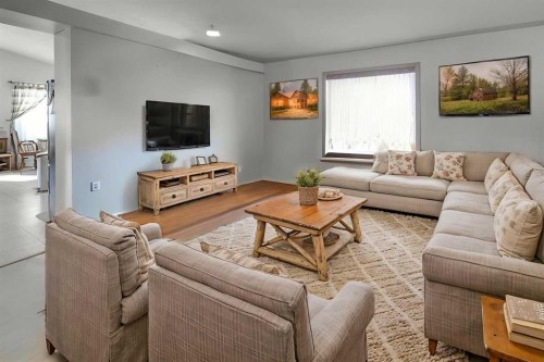 301 9 Street, Beiseker, AB - Indoor Photo Showing Living Room