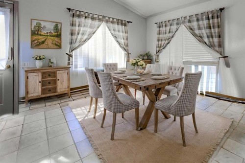 301 9 Street, Beiseker, AB - Indoor Photo Showing Dining Room