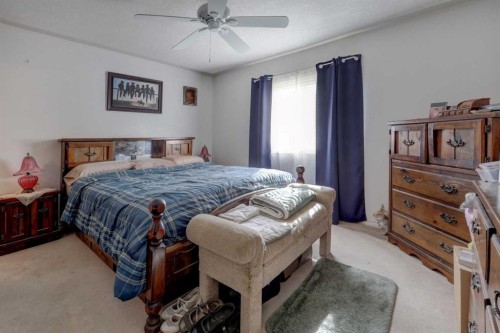 301 9 Street, Beiseker, AB - Indoor Photo Showing Bedroom