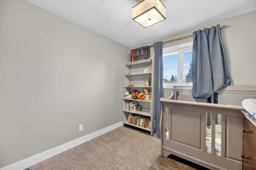 35 Queen Isabella Close Se, Calgary, AB - Indoor