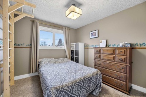 35 Queen Isabella Close Se, Calgary, AB - Indoor Photo Showing Bedroom