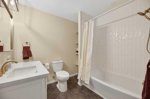 35 Queen Isabella Close Se, Calgary, AB - Indoor Photo Showing Bathroom