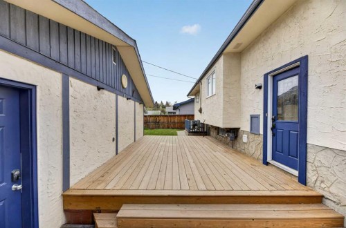 35 Queen Isabella Close Se, Calgary, AB - Outdoor With Exterior