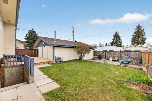 35 Queen Isabella Close Se, Calgary, AB - Outdoor