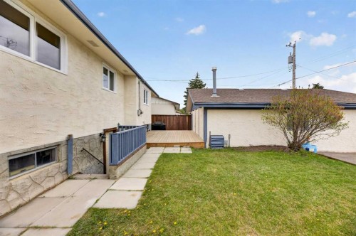 35 Queen Isabella Close Se, Calgary, AB - Outdoor With Exterior