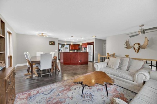 35 Queen Isabella Close Se, Calgary, AB - Indoor Photo Showing Living Room