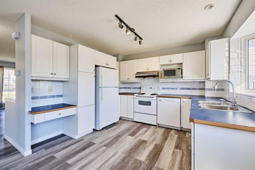 1085 Country Hills Circle Nw, Calgary, AB - Indoor Photo Showing Kitchen With Double Sink