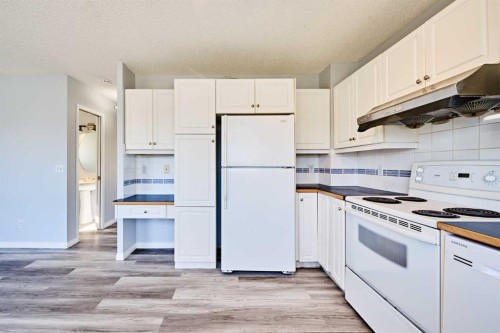 1085 Country Hills Circle Nw, Calgary, AB - Indoor Photo Showing Kitchen