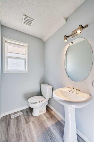 1085 Country Hills Circle Nw, Calgary, AB - Indoor Photo Showing Bathroom