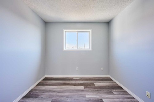 1085 Country Hills Circle Nw, Calgary, AB - Indoor Photo Showing Other Room
