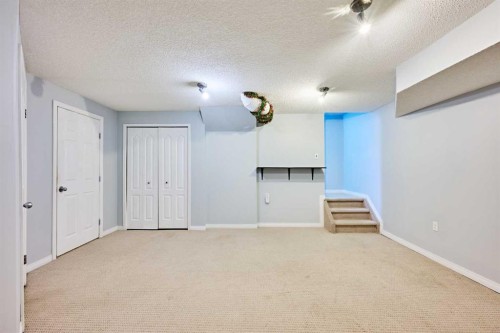 1085 Country Hills Circle Nw, Calgary, AB - Indoor Photo Showing Other Room